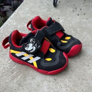 Disney Mickey Mouse Sneakers size 7